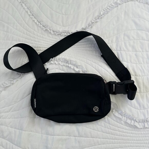 Lululemon Everywhere Belt Bag 1L - Picture 1 of 5